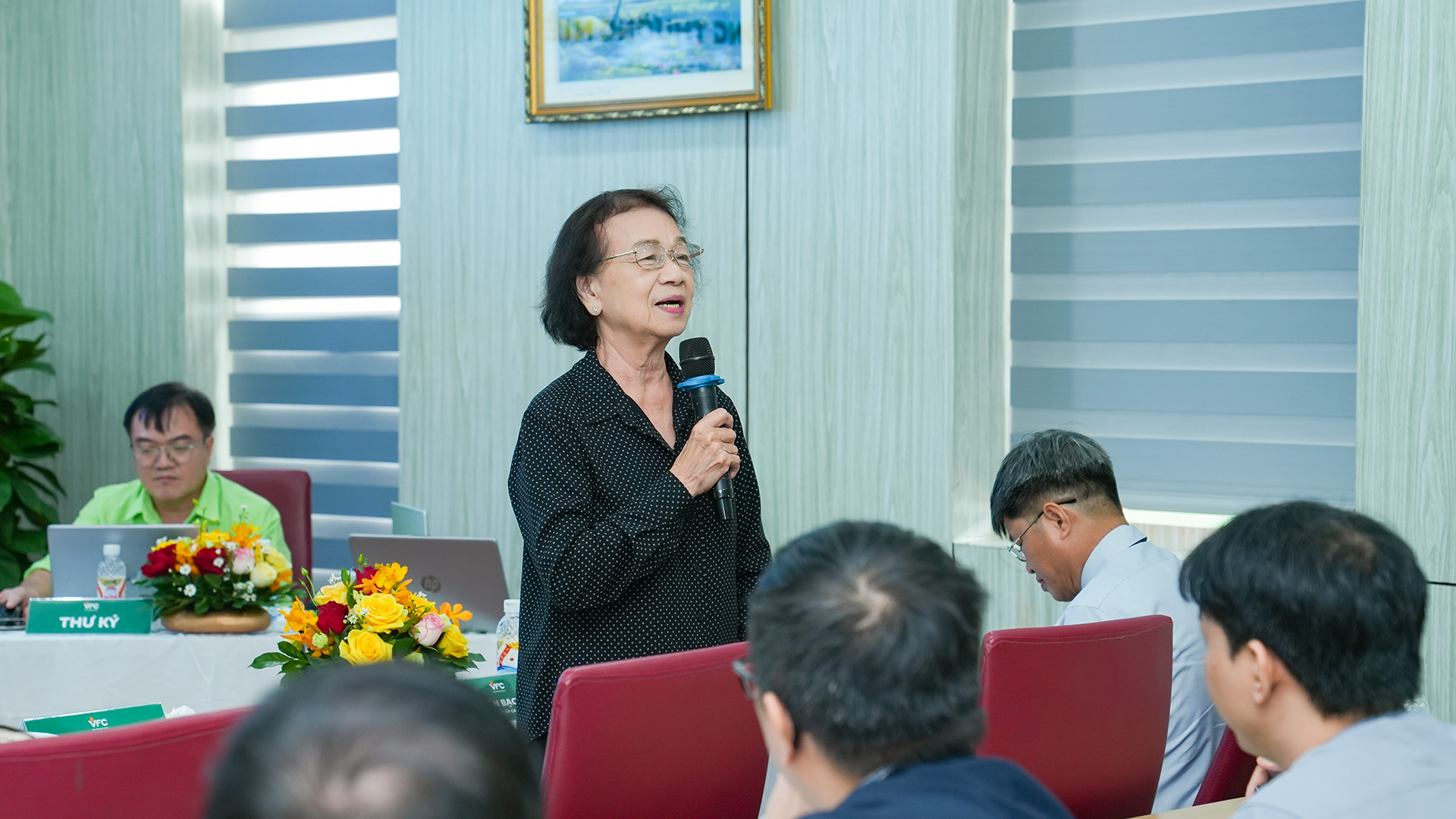 12 thảo luận bà Tuyết