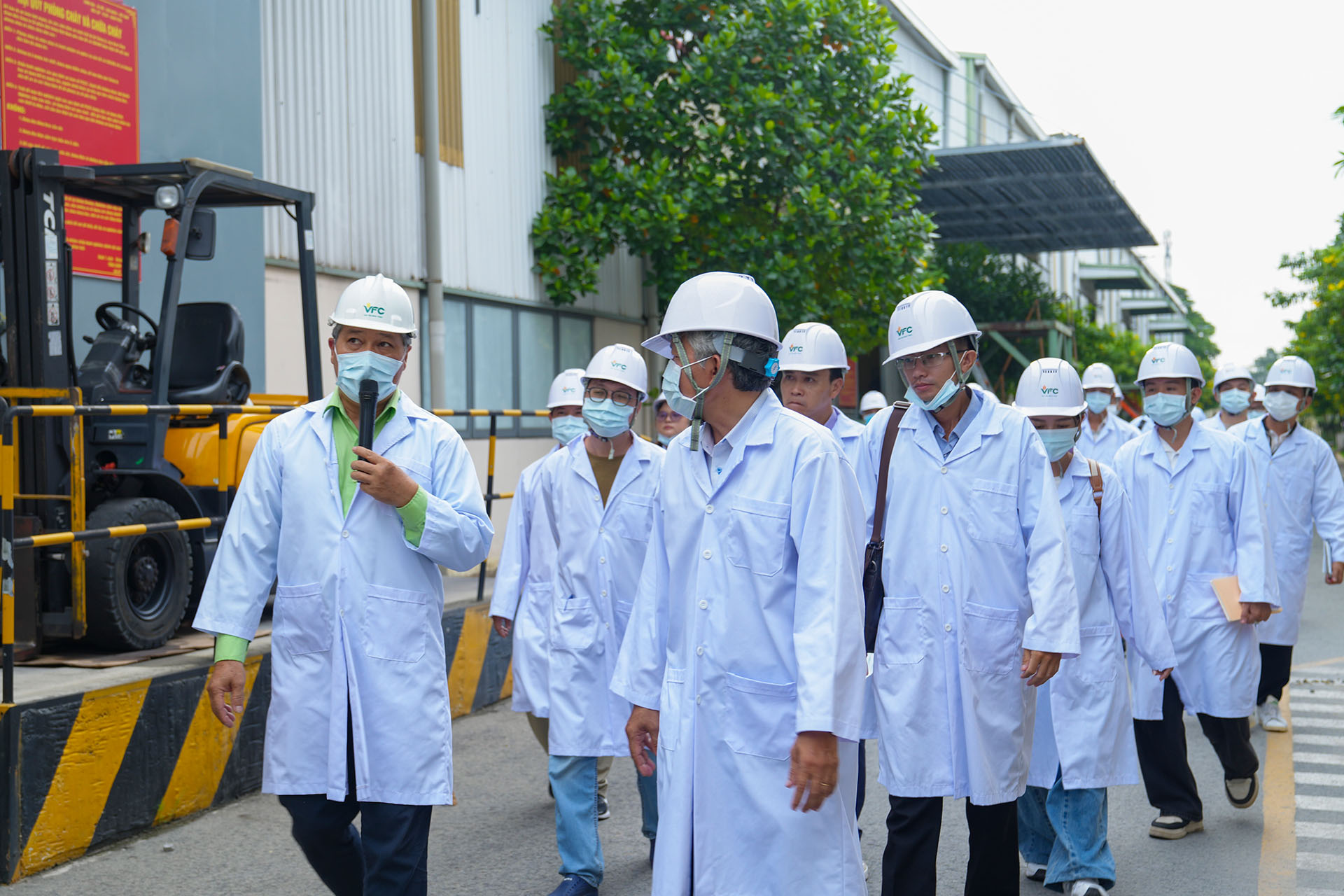 ong_vuong_cong_viet-huong-dan_doan_tham_quan